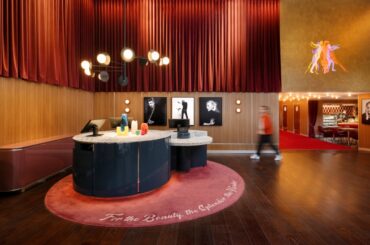 Hotel Review: Hotel Indigo Sydney Potts Point, an IHG Hotel. Where ﻿whimsical quirky meets artistry. Luc-San by Luke Manghan ups the Japanese/French restaurant ante﻿