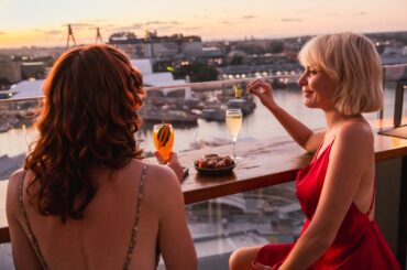 ﻿Moet Champagne rooftop takeover & Sustainable seafood dining: Zephyr and Sailmaker at Hyatt Regency create the ultimate Summer Scene