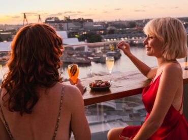 ﻿Moet Champagne rooftop takeover & Sustainable seafood dining: Zephyr and Sailmaker at Hyatt Regency create the ultimate Summer Scene